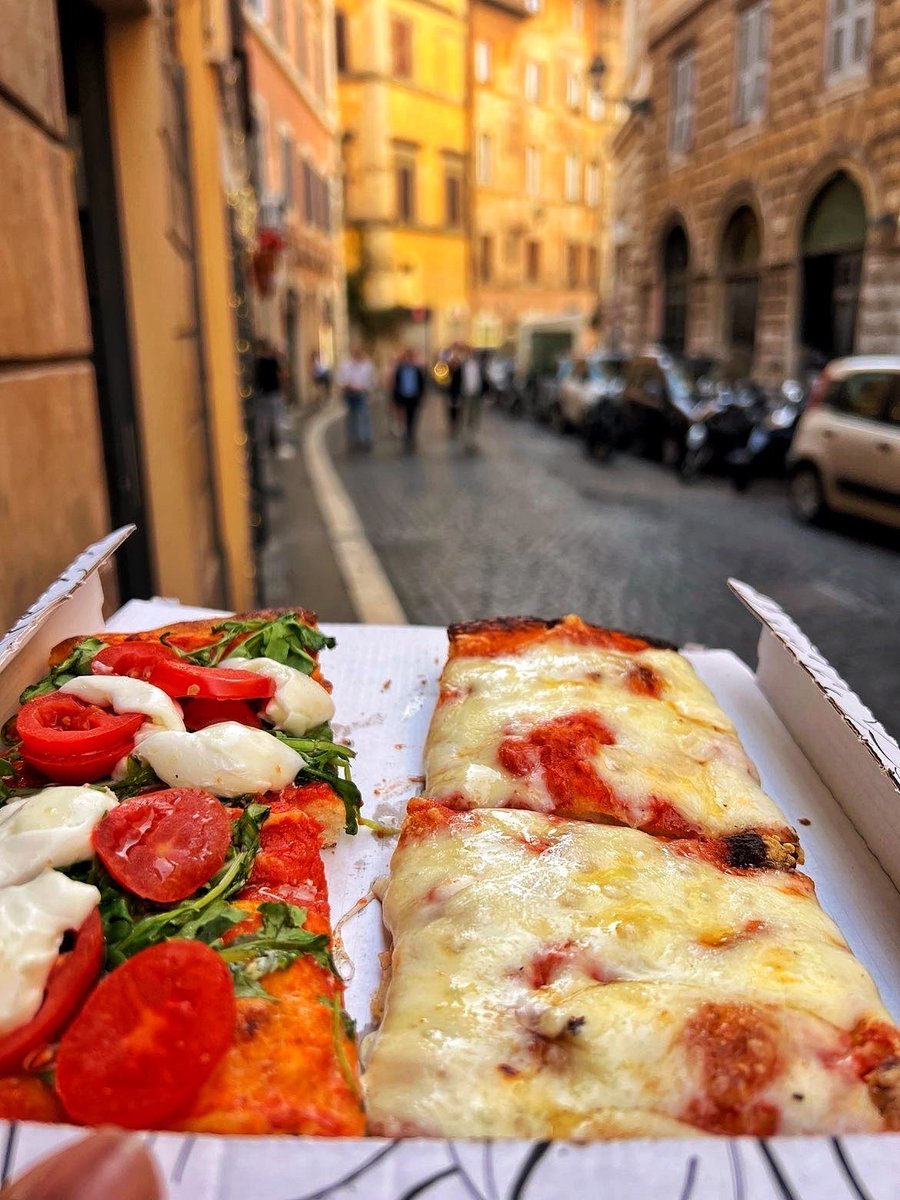 This is how walking in Rome looks like🏛️