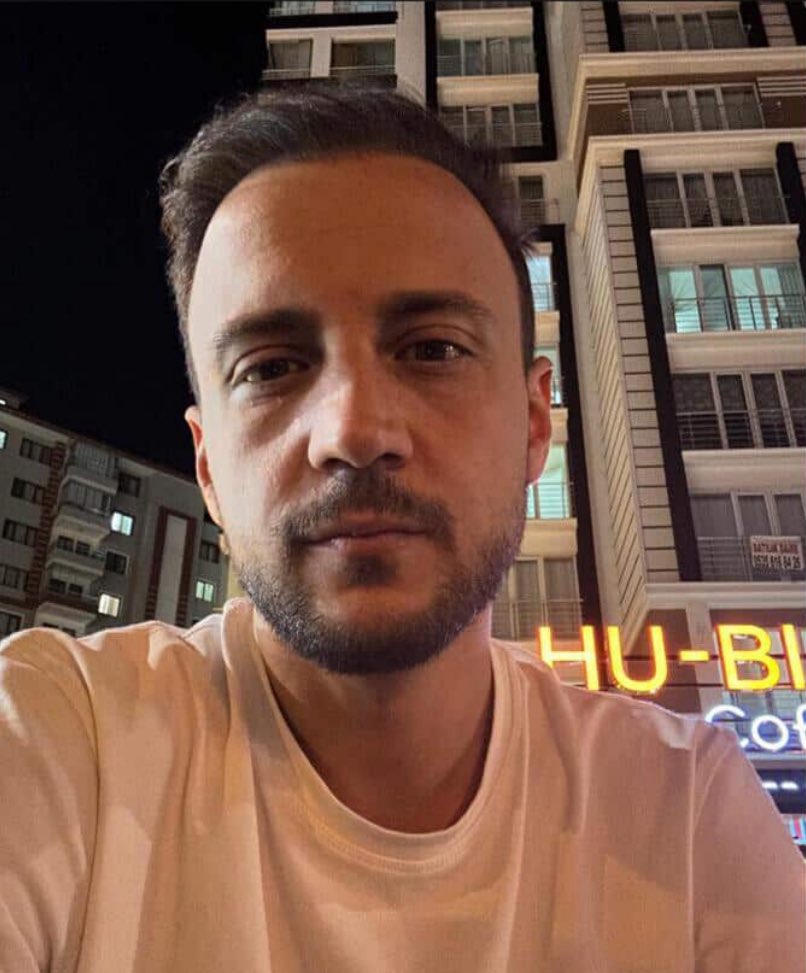 🚨 Kayıp İhbarı 🚨

35 yaşındaki Abdullah Berk Karadağ’dan günlerdir haber alınamıyor. En son Malatya Akçadağ’da görüldüğü öğrenildi.

- Üzerinde kot pantolon ve sıfır yaka tişört bulunduğu bildirildi.
- Perşembe gününden bu yana kendisinden haber alınamıyor.

Görenlerin veya