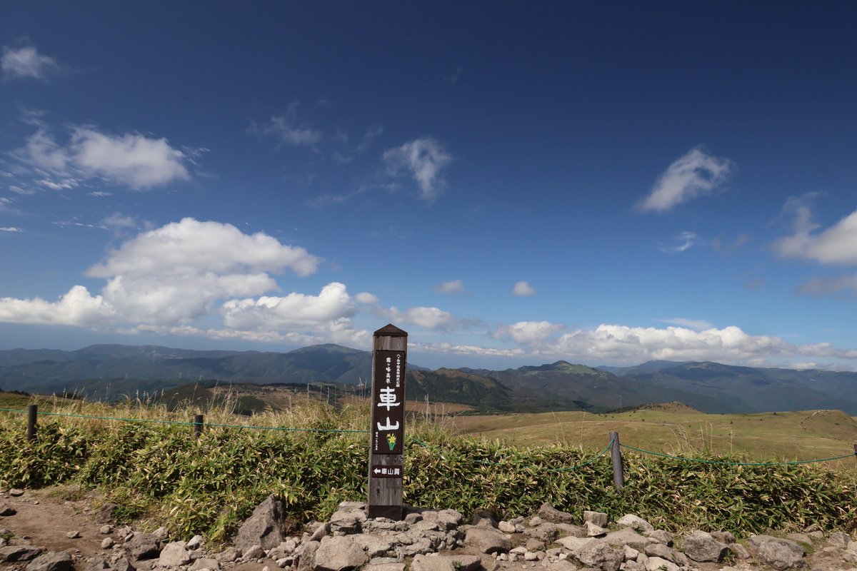 土曜日、天気が良さそうだし、仕事のストレス溜まってたので、癒しの信州へ！電車とバスとリフトを乗り継いで、ラクラクの百名山、霧ヶ峰の最高峰車山に到着！
富士山とか北アルプスは雲の中だったのは残念でしたが、鳥居越しの八ヶ岳がホントもう絶景でした🏔️