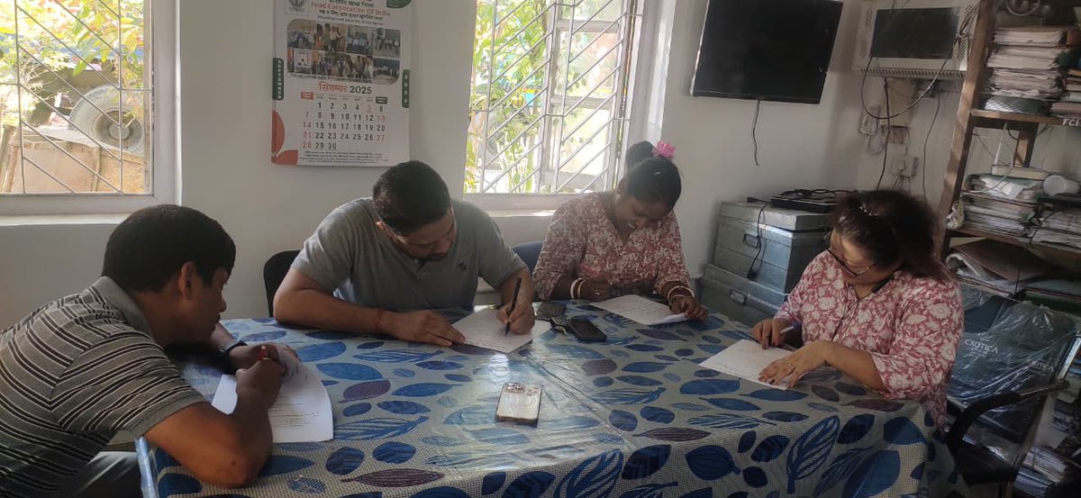 इस वर्ष  सितम्बर माह के दौरान  हायर ऑफिस के निर्देशानुसार मंडल कार्यालय,डिब्रूगढ़ के अलावा फ़ूड स्टोरेज डिपो,तिनसुकिया/चौल्खोवा एवं लाईपुली में भी  बहुत ही धूमधाम एवं एक नई उर्जा के साथ हिंदी दिवस सभी  उपस्थित अधिकारी एवं कर्मचारी के बीच मनाया गया |