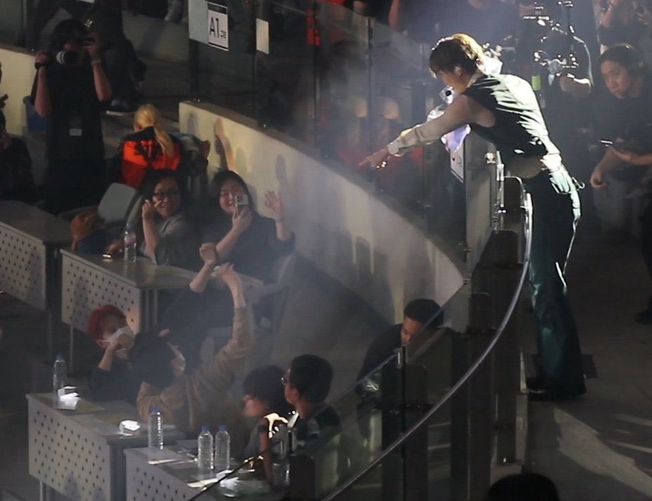 This picture 🥹

cr. myway314 
#SUHO #수호 #준면