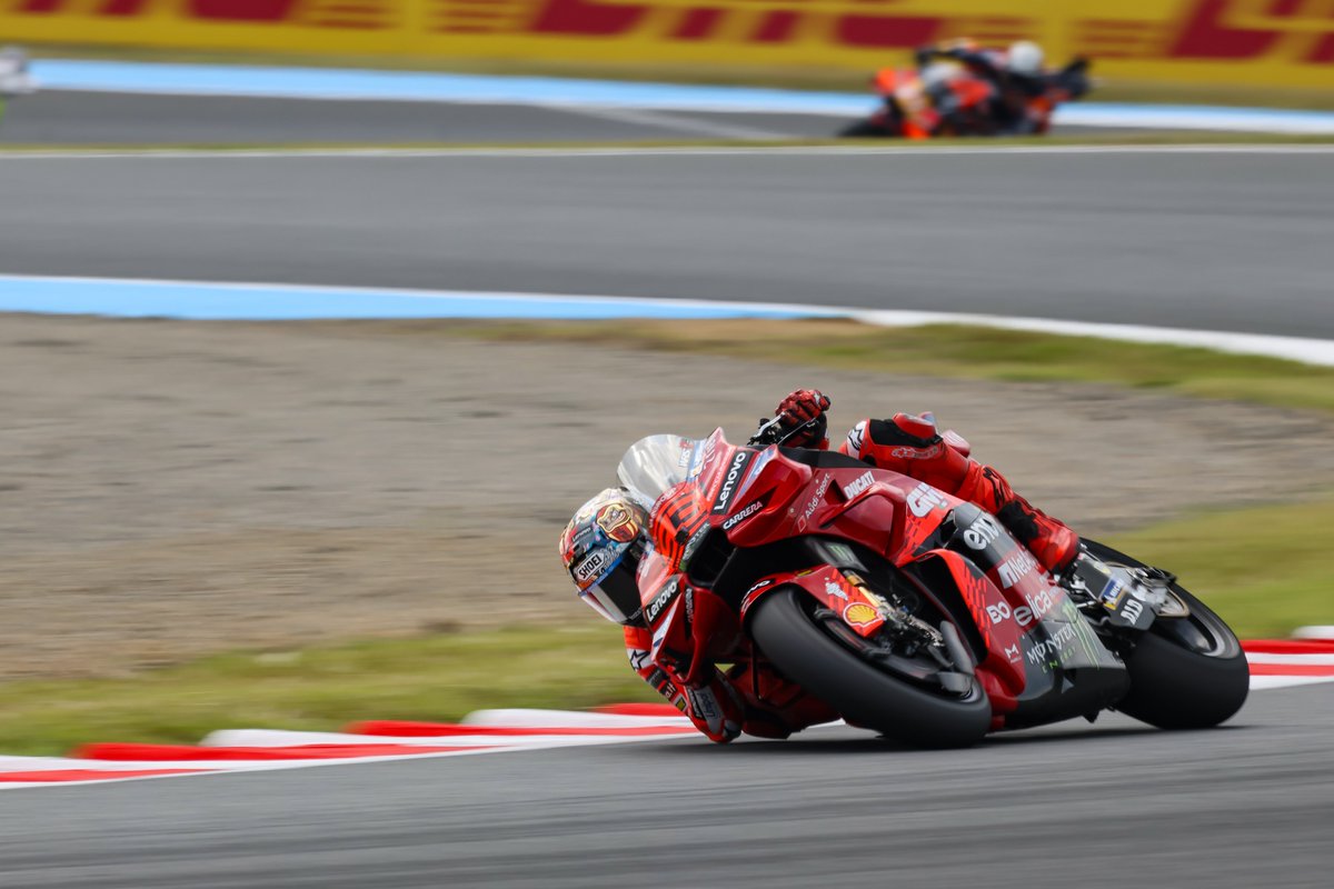 p_lusnya's tweet image. EF70-200mmf2.8Lにテレコン付けるの考えればうまく撮れた時は同じようなもんかも知れんけどAF精度がチョットな…

まぁ、600mmf11の超望遠で1/125でもそれなりに撮れると思えば良くできてるかな

#MotoGP 
#canon 
＃EOS_R7
#RF600mmF11ISSTM