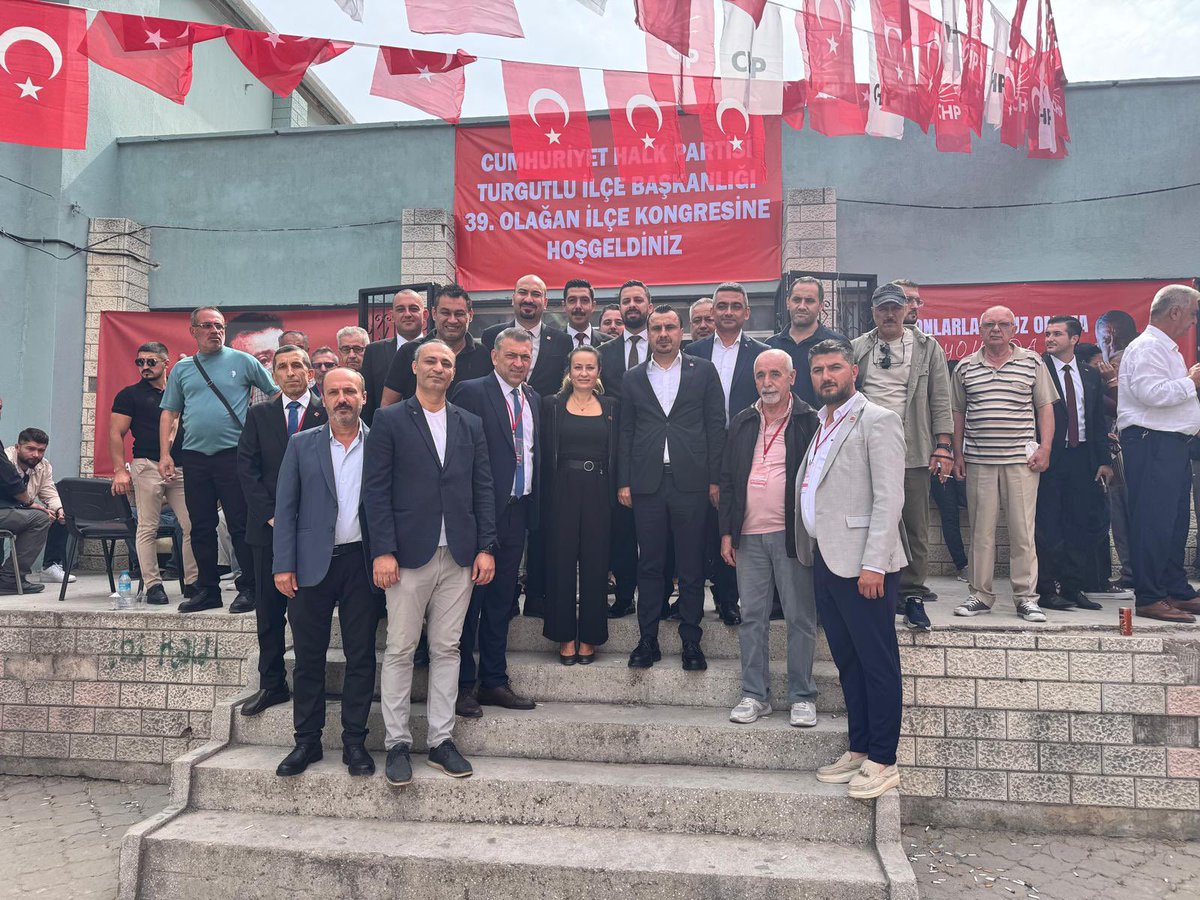 Cumhuriyet Halk Partisi Turgutlu İlçe Kongremizde yol arkadaşlarımızla bir araya geldik.

Kongrelerimiz, örgütümüzün birlik ve beraberliğini güçlendiren, demokrasi kültürümüzün en önemli göstergelerinden biridir.

Cumhuriyetimizin ikinci yüzyılında, halkın iktidarını kurma