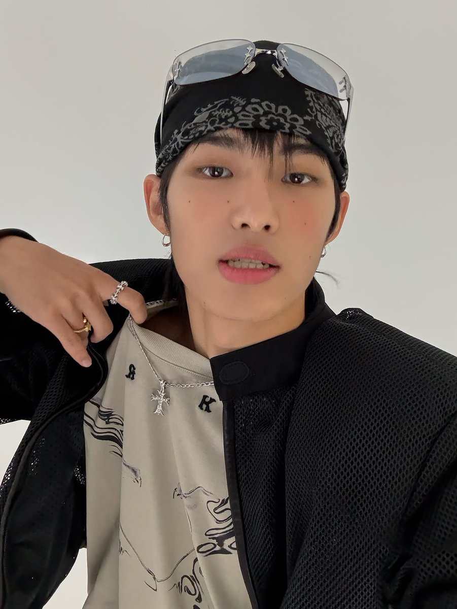 cheonjaeagi's tweet photo. 진짜쏘큩 련나큩 엉엉엉 누가이렇게생기래
이날윤예찬뭔데요 너.ㅠㅠㅠ https://t.co/lABxjqGUFY
