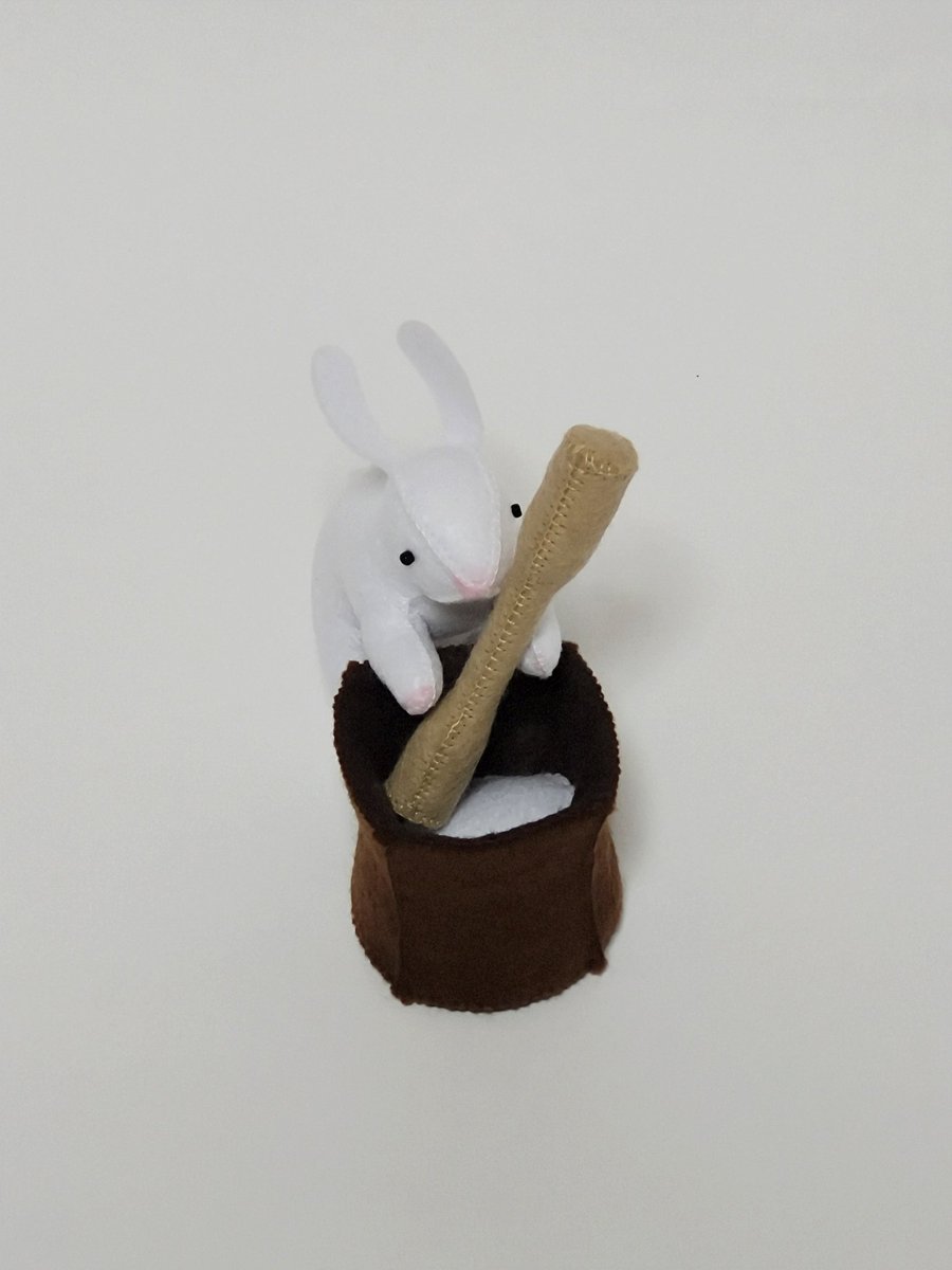 pitypang03's tweet photo. #シートフェルト作品展

もうすぐ仲秋の名月なので
餅つき兎を作りました。 https://t.co/R5NUQClRJI