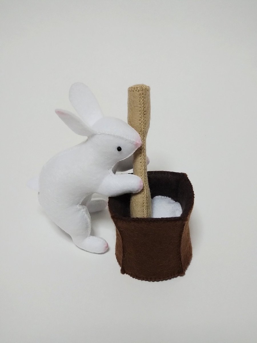 pitypang03's tweet photo. #シートフェルト作品展

もうすぐ仲秋の名月なので
餅つき兎を作りました。 https://t.co/R5NUQClRJI