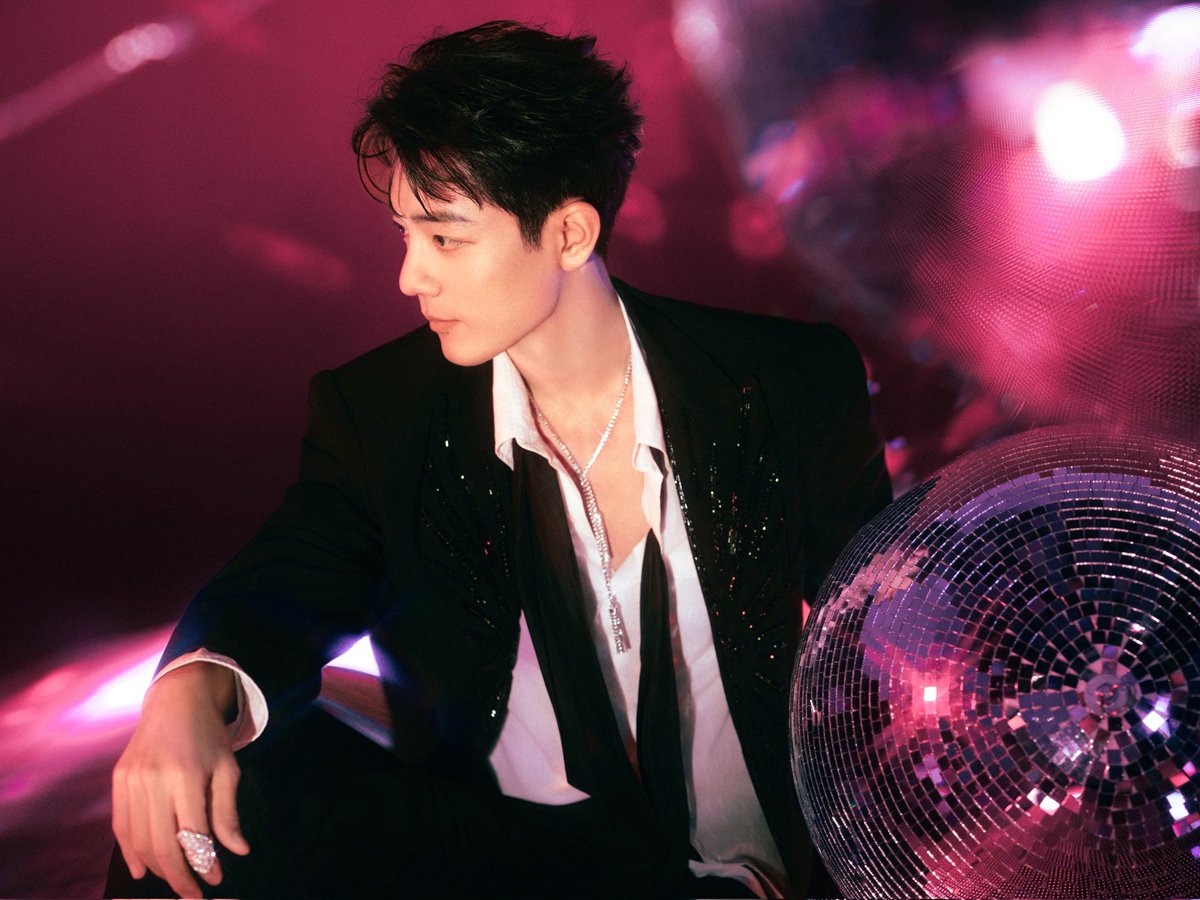 【250928 Photo】

#XiaoZhan1005NewsPort
#XiaoZhan #肖战 #SeanXiao

Xiao Zhan Studio Weibo updated:

Admire the bright full moon and let the symphony of late fall begin. Join Xiao Zhan at the Greater Bay Area Gala, lighting up the night with passion. See you there~