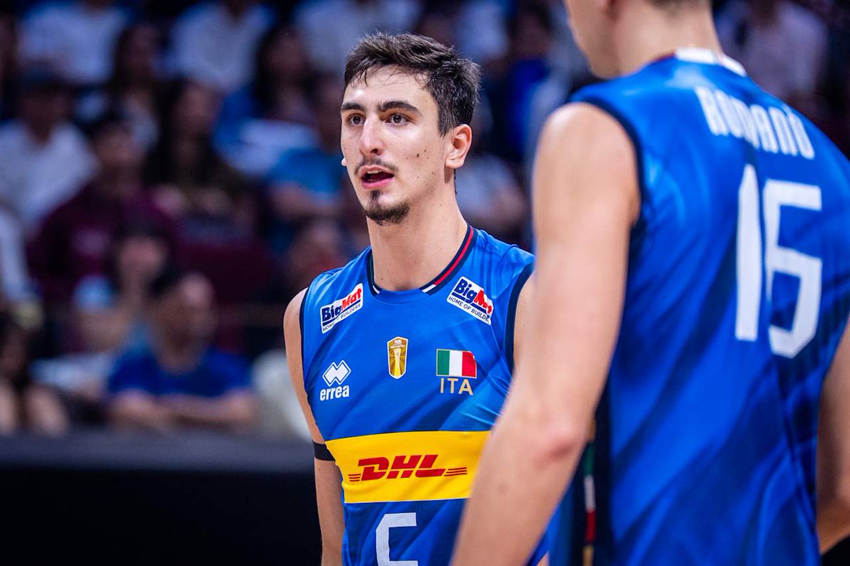 dly_volleyball's tweet image. #MWCH2025
Bulgaria 1-3 Italia

21-25 | 17-25 | 25-17 | 10-25

Italia raih gelar juara dunia untuk kelima kalinya 🏆🥇

Top skor
🇧🇬 A. Nikolov (23) - 23 poin
🇧🇬 Atanasov (4) - 11 poin
🇮🇹 Romano (16) - 22 poin
🇮🇹 Bottolo (12) - 19 poin

#volleyball