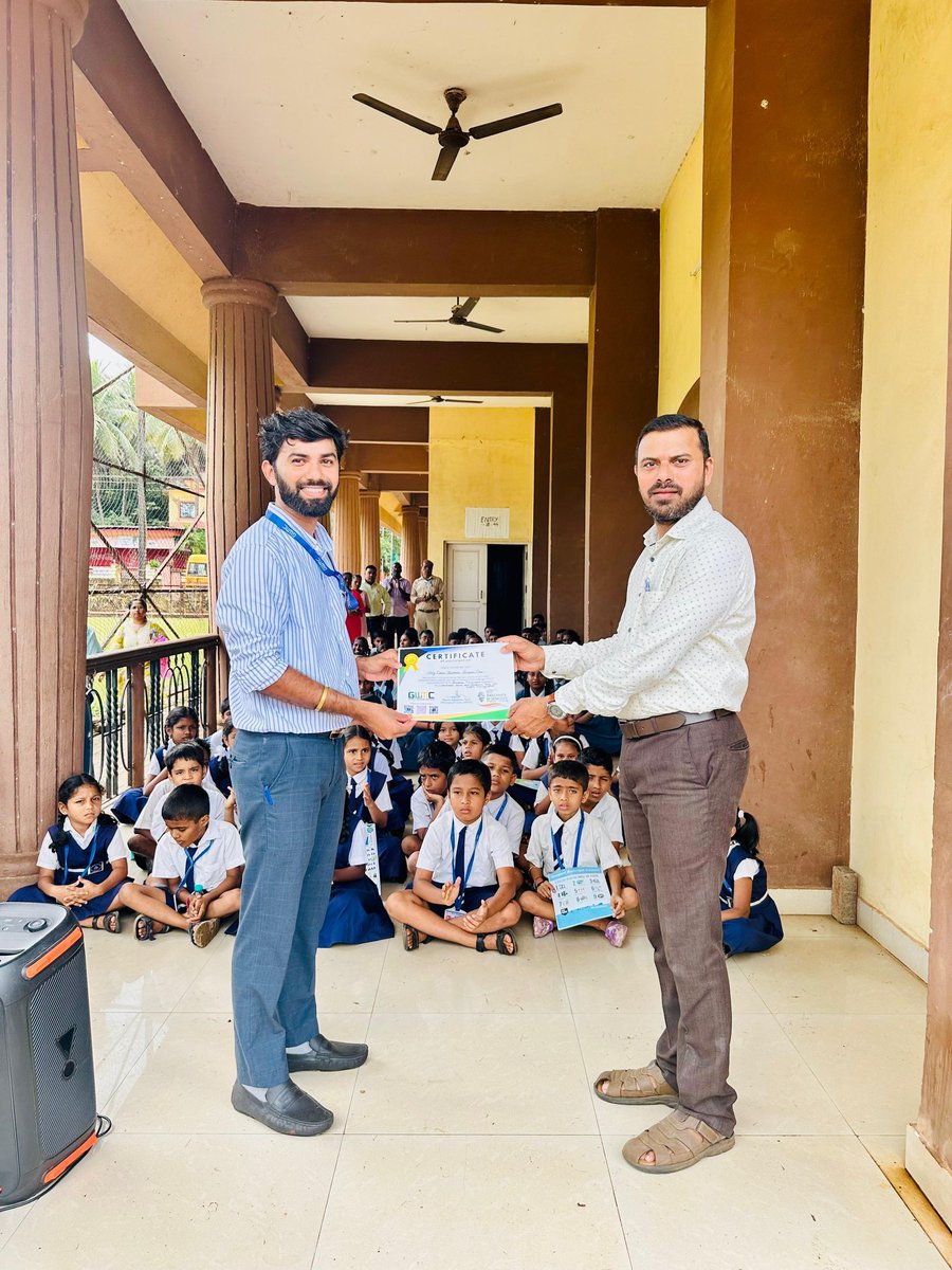 QuepemC's tweet photo. Quepem Municipal Council organised informative  talk on #swachhtahiseva, #Cleanliness and #useofSwachhtaApp for reporting of #garbagelittering  for the Students.
Participation Certificates were given to School &amp; Collages for their Participation for the Event. https://t.co/NwTZw2ALt4