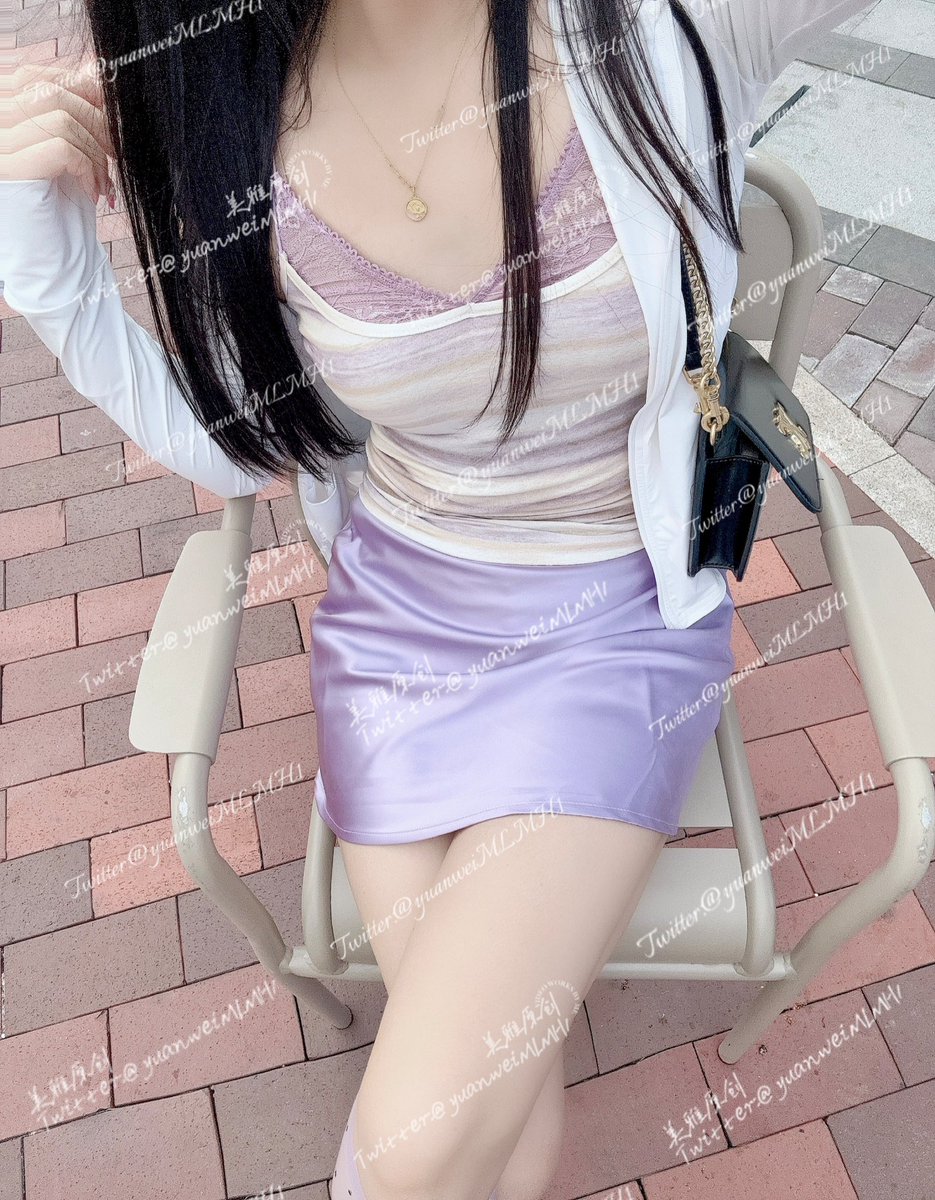 穿小腿袜配平底鞋逛了三小时街，脚底直接闷出“小水库”，找了个角落光速换袜子，主打一个舒适尴尬～ https://t.co/m2InEMMKSl