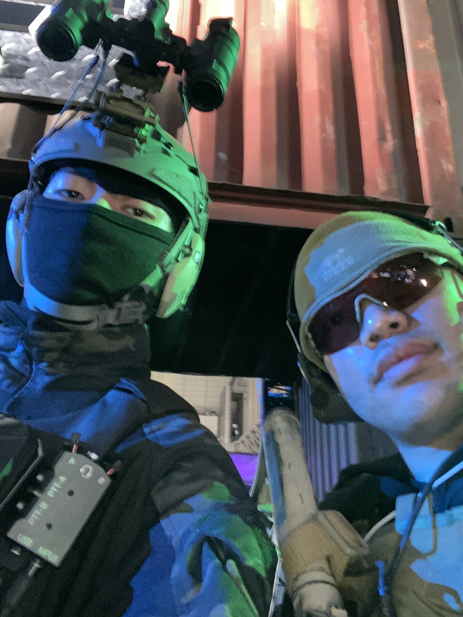 TactecGrandpa's tweet photo. バチバチのIn Raidの方とツーショット！
汚れにもこだわりが見えて眼福です!#TGS2025 #TarkovTGS2025 
#EscapefromTarkov https://t.co/jWxdi6yi9H