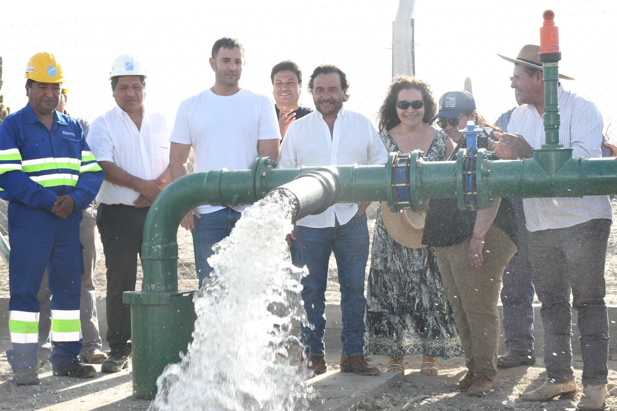 Habilitamos un nuevo pozo de agua potable que beneficiará a más de 10.000 vecinos de San Carlos, San Lucas y El Barrial.

Es la primera etapa de una obra fundamental que continuará con un acueducto de 12 km para transportar el agua desde Animaná.

Gracias al equipo de