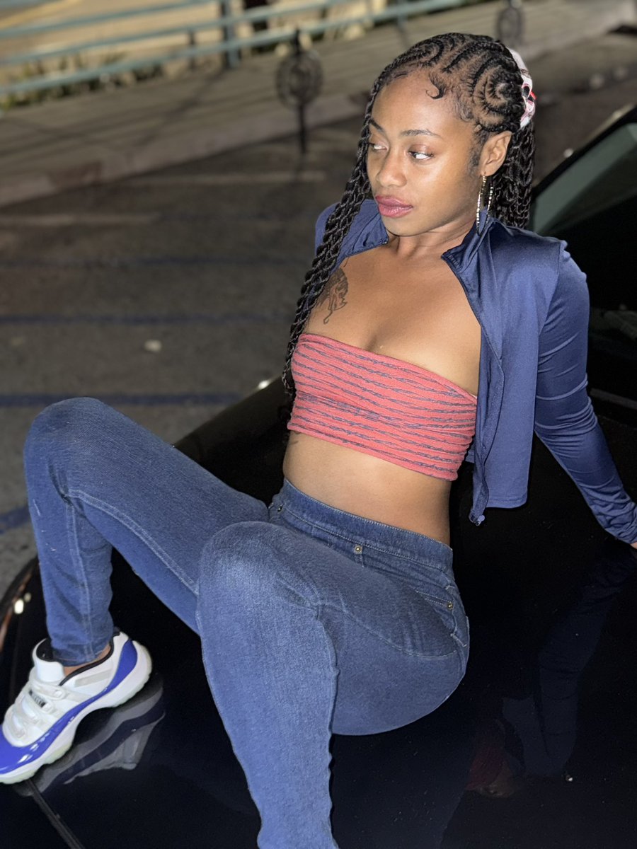 Keep staring, I might start charging..🫴🏾