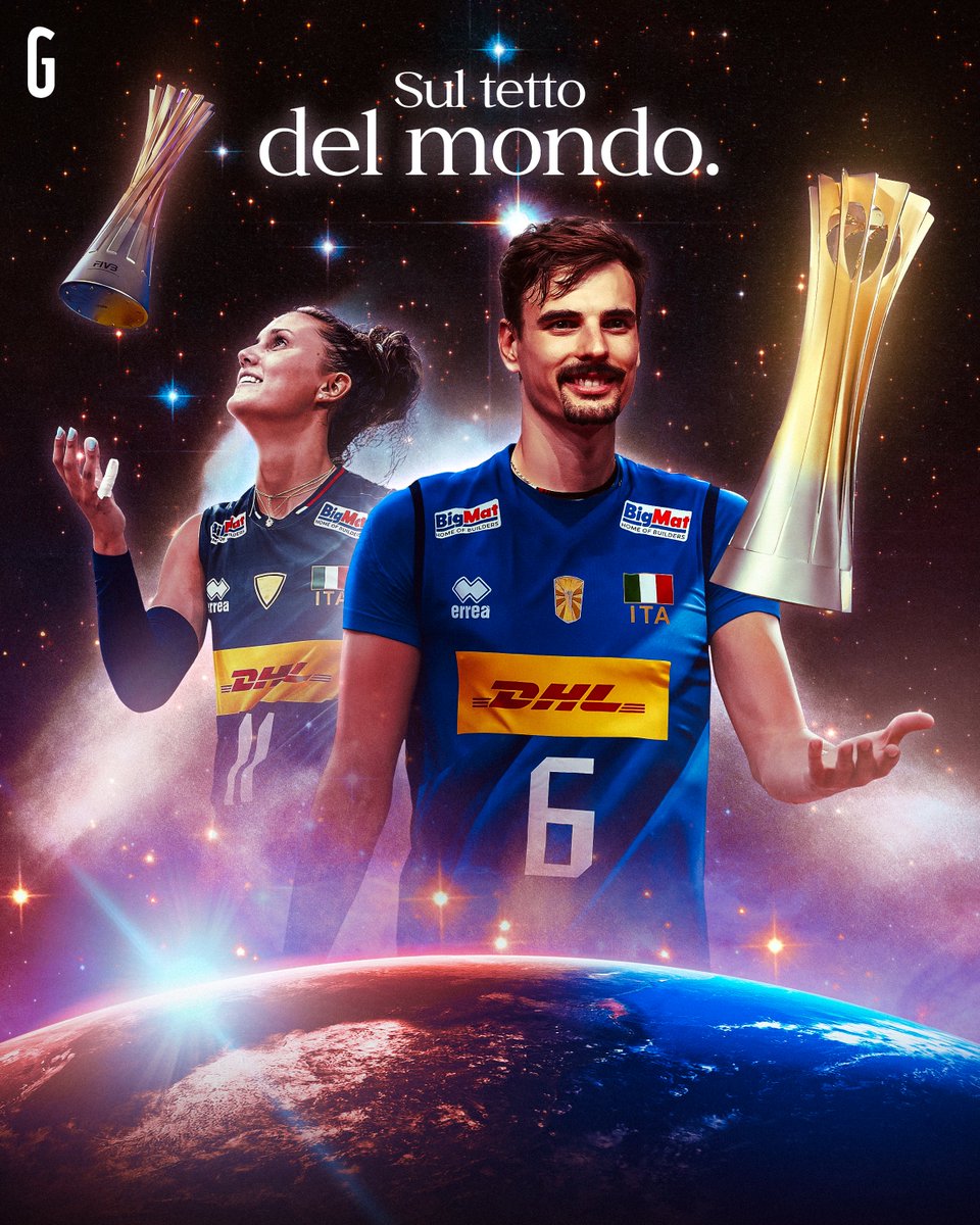 Gazzetta_it's tweet photo. IL NOSTRO VOLLEY È SUL TETTO DEL MONDO! GRAZIE AZZURRI PER QUESTE EMOZIONI 🏆🏆💙

È stato un settembre d'oro, unico, indimenticabile. Venti giorni dopo il successo dell'Italia di Julio Velasco con la Turchia in finale, anche gli uomini di Ferdinando De Giorgi battono la Bulgaria 3-1 e si laureano ancora campioni del mondo.

23 anni dopo le azzurre hanno riportato il titolo iridato in Italia, oggi Simone Giannelli e compagni si confermano in vetta al nostro pianeta dove erano saliti lo scorso 11 settembre 2022 battendo la Polonia. Tutto il mondo ci invidia questa pallavolo.

Grazie di cuore ragazzi e ragazze 🫶