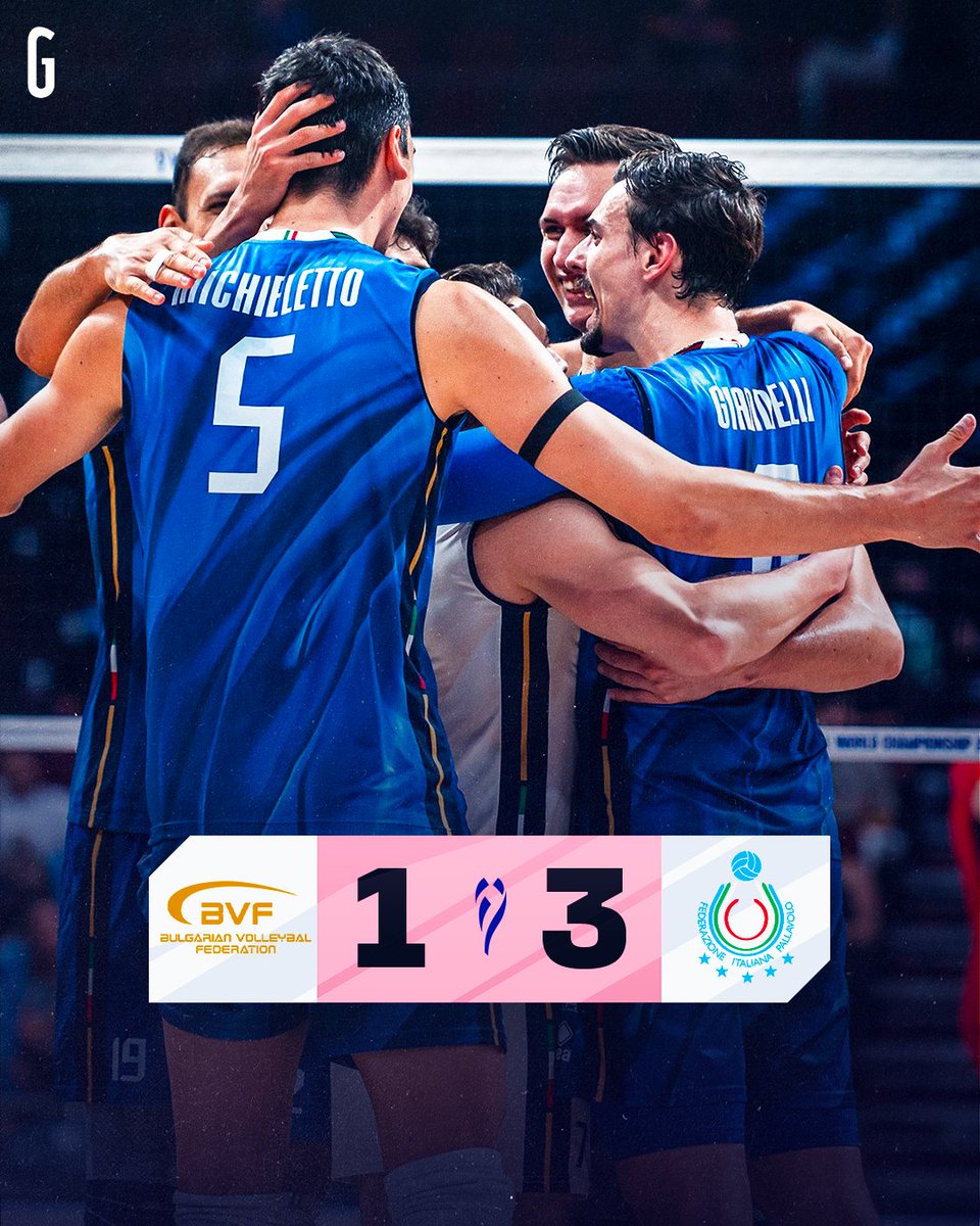 Gazzetta_it's tweet photo. IL NOSTRO VOLLEY È SUL TETTO DEL MONDO! GRAZIE AZZURRI PER QUESTE EMOZIONI 🏆🏆💙

È stato un settembre d'oro, unico, indimenticabile. Venti giorni dopo il successo dell'Italia di Julio Velasco con la Turchia in finale, anche gli uomini di Ferdinando De Giorgi battono la Bulgaria 3-1 e si laureano ancora campioni del mondo.

23 anni dopo le azzurre hanno riportato il titolo iridato in Italia, oggi Simone Giannelli e compagni si confermano in vetta al nostro pianeta dove erano saliti lo scorso 11 settembre 2022 battendo la Polonia. Tutto il mondo ci invidia questa pallavolo.

Grazie di cuore ragazzi e ragazze 🫶