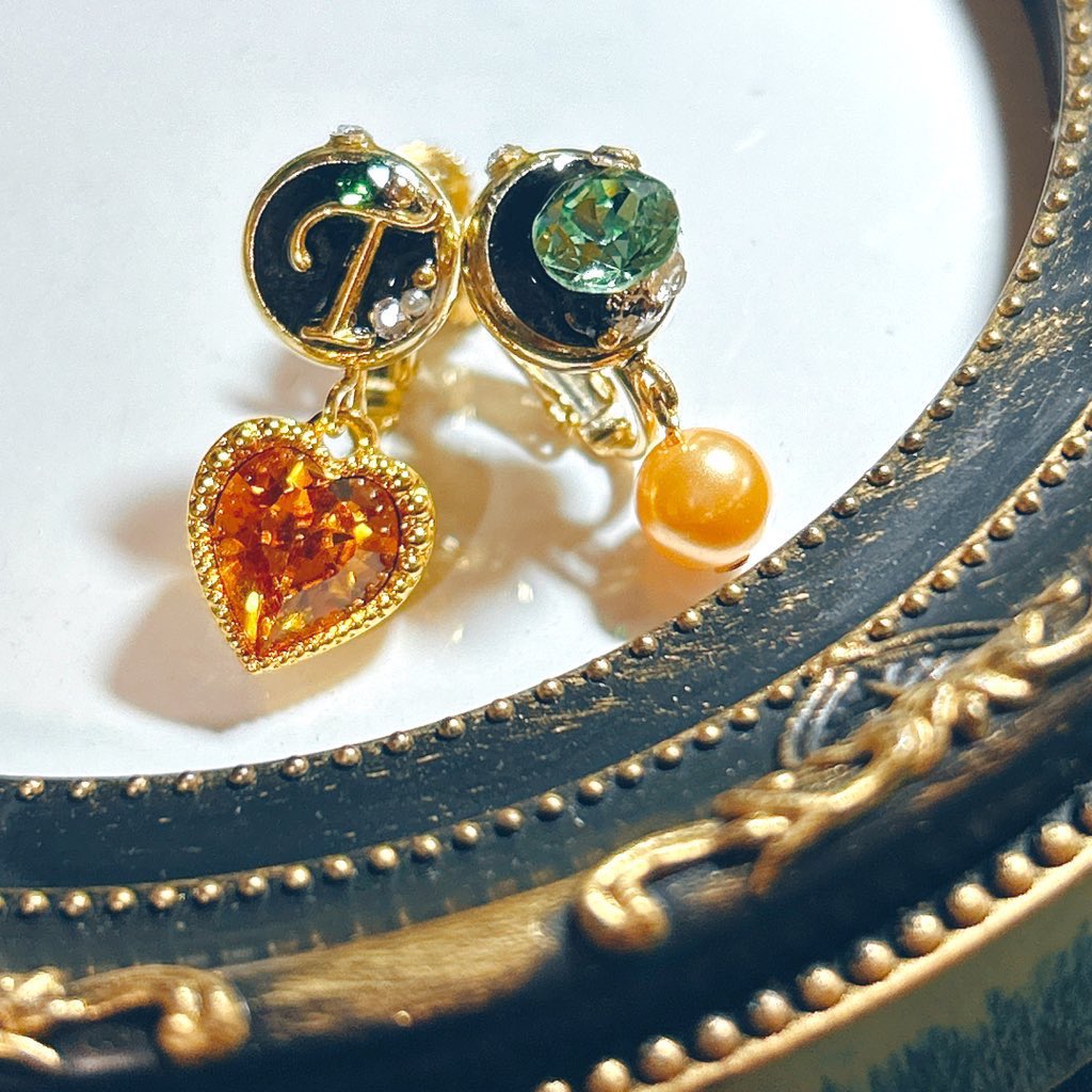 TeChampagne's tweet photo. イメージイヤリングです。
再掲します🙇🏻‍♀️

#あくねこ手芸部
#aknk手芸部 https://t.co/19hw22H7I6