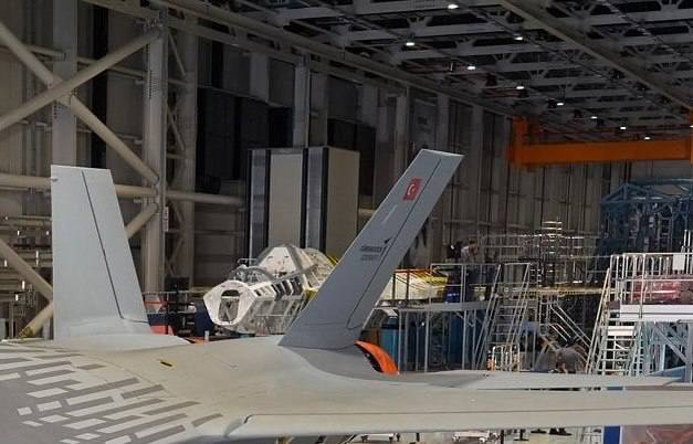 🇨🇳🇹🇷⚔️🇺🇸
🔴تركيا تلجئ إلى الصين للمساعدة في صناعة الطائرات بعد قيود أمريكية.

فرض الكونغرس الأمريكي حظراً على بيع المحركات إلى تركيا، المخصصة للمقاتلة من الجيل الخامس KAAN

تركيا تعمل بالفعل على تطوير محرك محلي خاص بالمشروع، لكنها تواجه صعوبات كثيرة، ولجأت إلى محركات سلسلة WS من