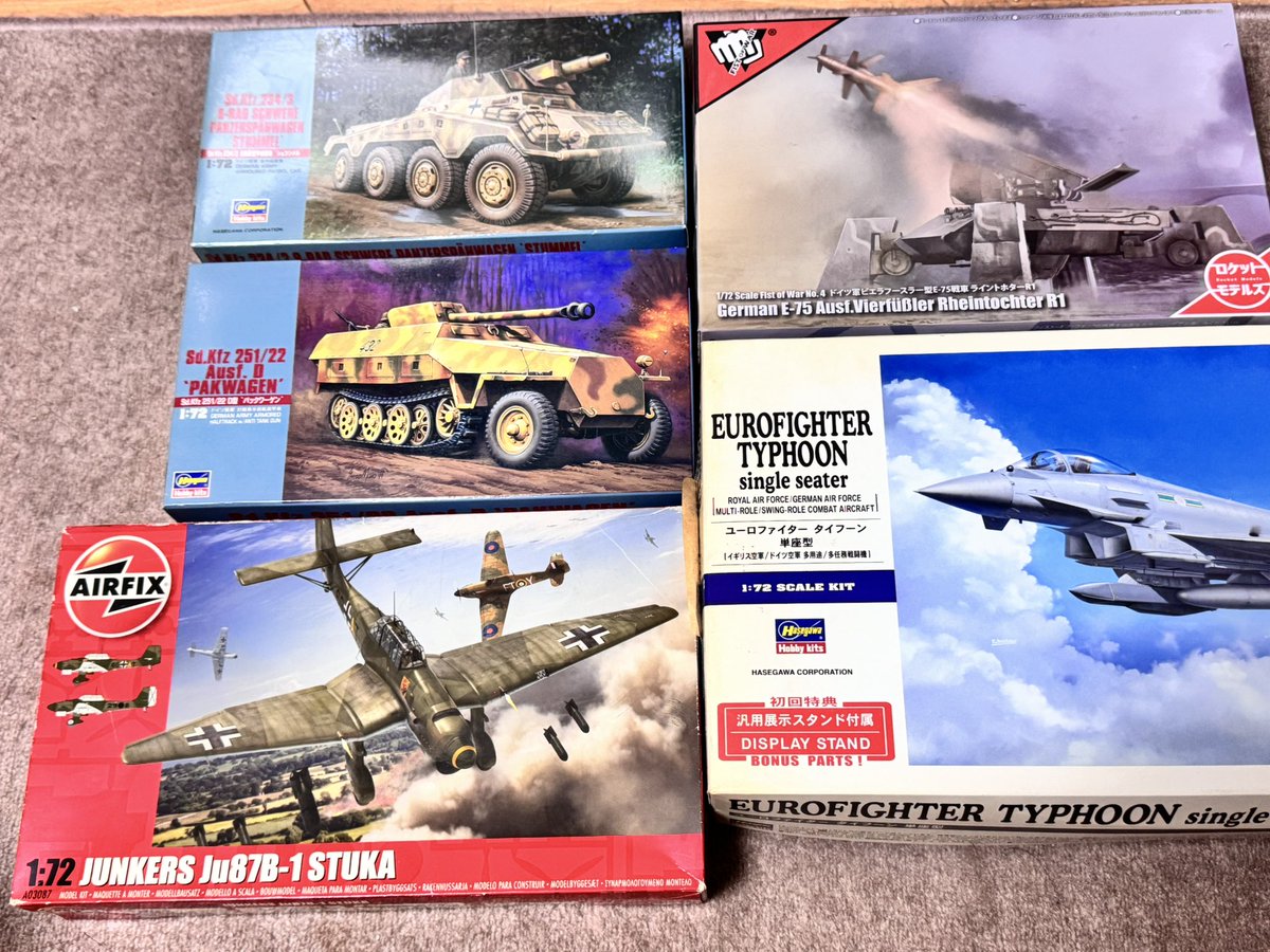 JMSDFed_MultiM's tweet image. 「子供食堂のための寄付」によっていただきました今回の戦利品
1/72はAIRFIXスツーカにロケットモデルズ絶版のビエラフースラー型ライントホターR1
台座付きユーロファイターと大収穫でした❗️
HFアキレスもなぜか誰も手に取らないので募金w
いやぁたくさん募金したな😁