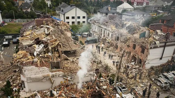 XNews24_7's tweet image. 🚨 UKRAINE UNDER SIEGE: Russia unleashes 600+ drones &amp;amp; 48 missiles in brutal attack on Kyiv &amp;amp; beyond, claiming 4+ lives. 💔 Share the truth, demand justice! #UkraineUnderAttack #StopRussia