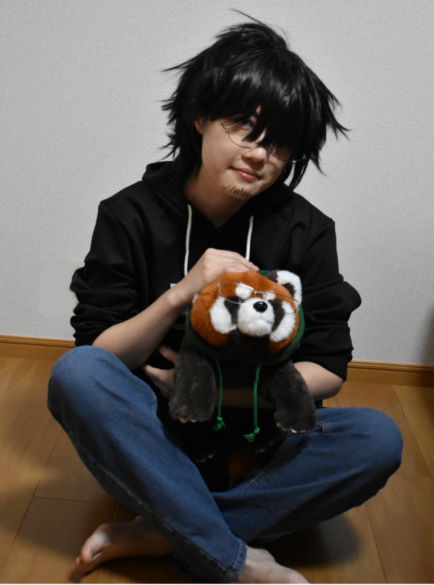syujinnai's tweet photo. マギー君の作り方
①60㌢のうつ伏せレッサーパンダぬいを買う
②セリアのそれっぽい老眼鏡を買い、レンズを無理やり外し、縫い付ける
③フード付きパーカのフードを切って縫い付ける

レッサーパンダ ぬいぐるみ 60cm ふかふか リアル 動物 モフモ…
[楽天] https://t.co/Nap9lGjnpk #Rakutenichiba https://t.co/WlOzghvCPp