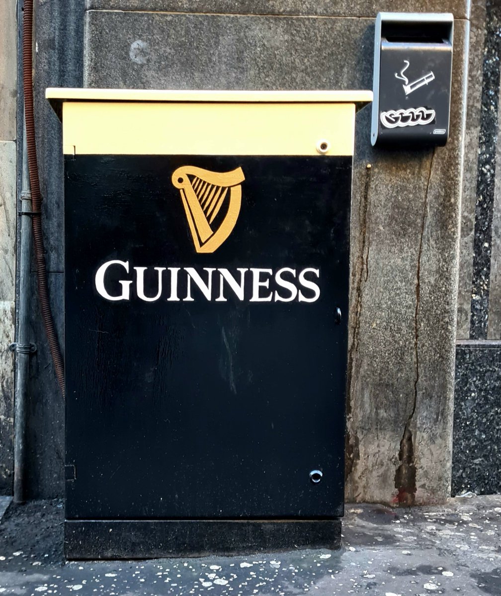 is_glasgow's tweet photo. Love this painted junction box outside the Rhoderick Dhu pub on Waterloo Street in central Glasgow.
#glasgow #guinness #streetart #rhoderickdhu #waterloostreet https://t.co/ZR3tnHWgDP