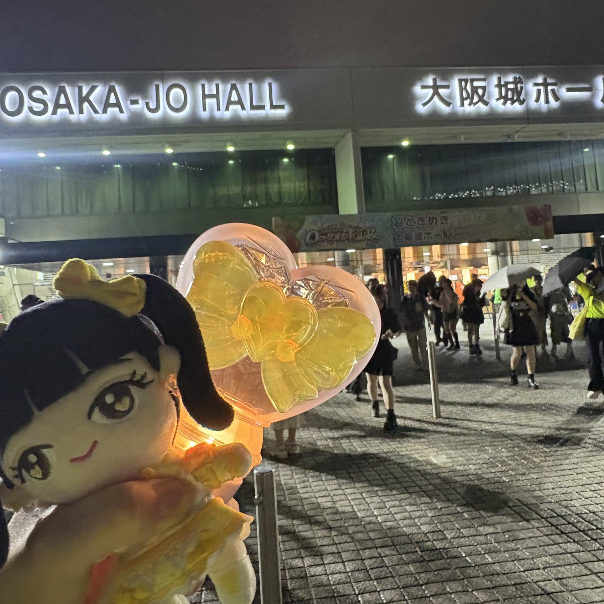 もうとにかく、ツアーファイナルを城ホでやってくれてありがとう‼️
多分横アリの方がキャパも演出的にもよかったんやろうけど、関西で始まり関西で終わる今回のライブが本当に大好き😭過去一の夏だ‼️
次はわかりみーてぃんぐ！