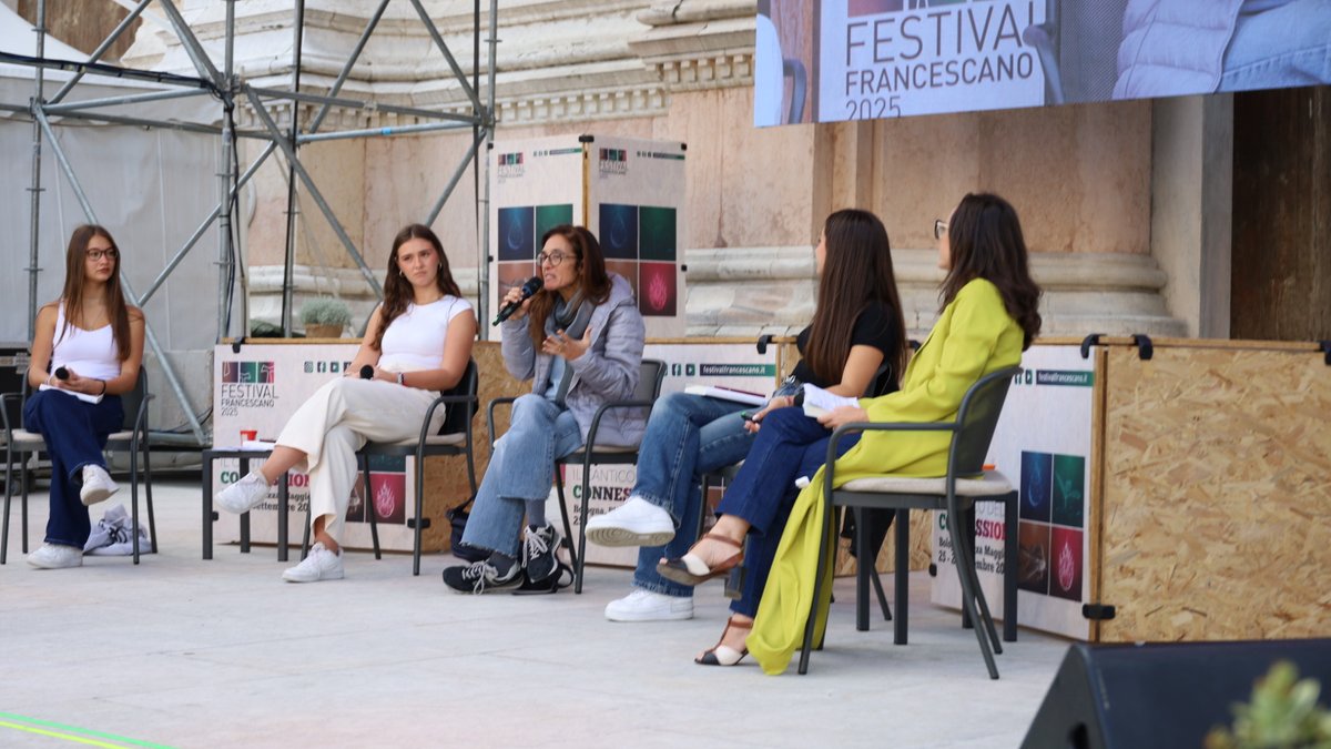 Noi stessi genitori della generazione X siamo poco autorevoli e troppo autoritari, perché essere autorevoli richiede la capacità di ammettere i nostri errori. Non è semplice. Ma ci rende davvero autorevoli.

<a href="/MichelaMarzano/">Michela Marzano</a>

#FestivalFrancescano2025 
#ilcanticodelleconnessioni