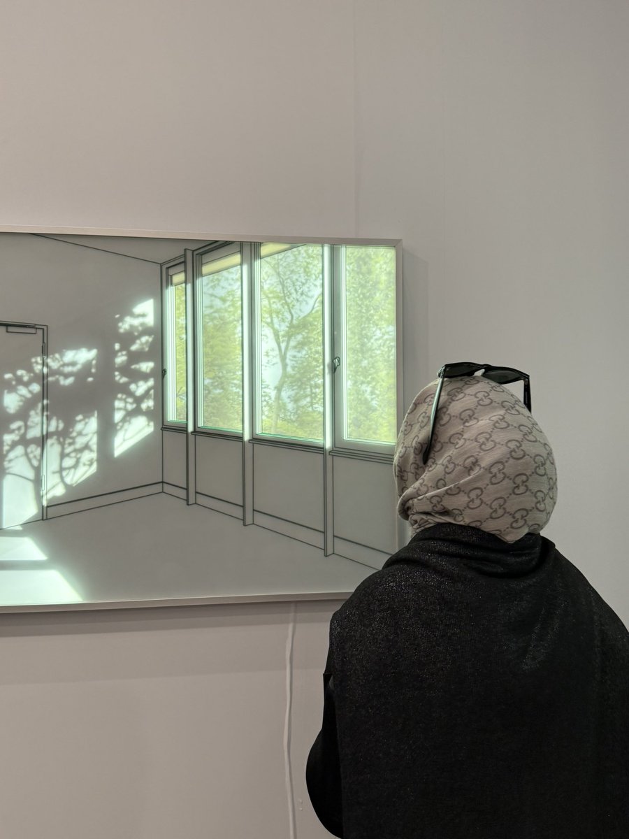 feyzanrzcn's tweet photo. Contemporary İstanbul | #CI20th | @pontonegallery
kumlanmış cam üzerine serigrafi yapılmış cam paneller katmanlandırılmış ve arkadan led aydınlatma ile oluşturulmuş bir lightbox ha ri ka 😍 https://t.co/fmte1WQOaG