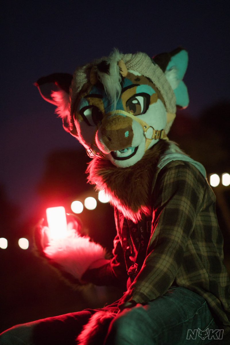 Does that light make me look good? 👉👈 #EAST13

📷 <a href="/FuzzyNoki/">🅝🅞🅚🅘</a> ❤️
🪡 <a href="/tomacats_suits/">🍅TOMACATS 🐱</a>
