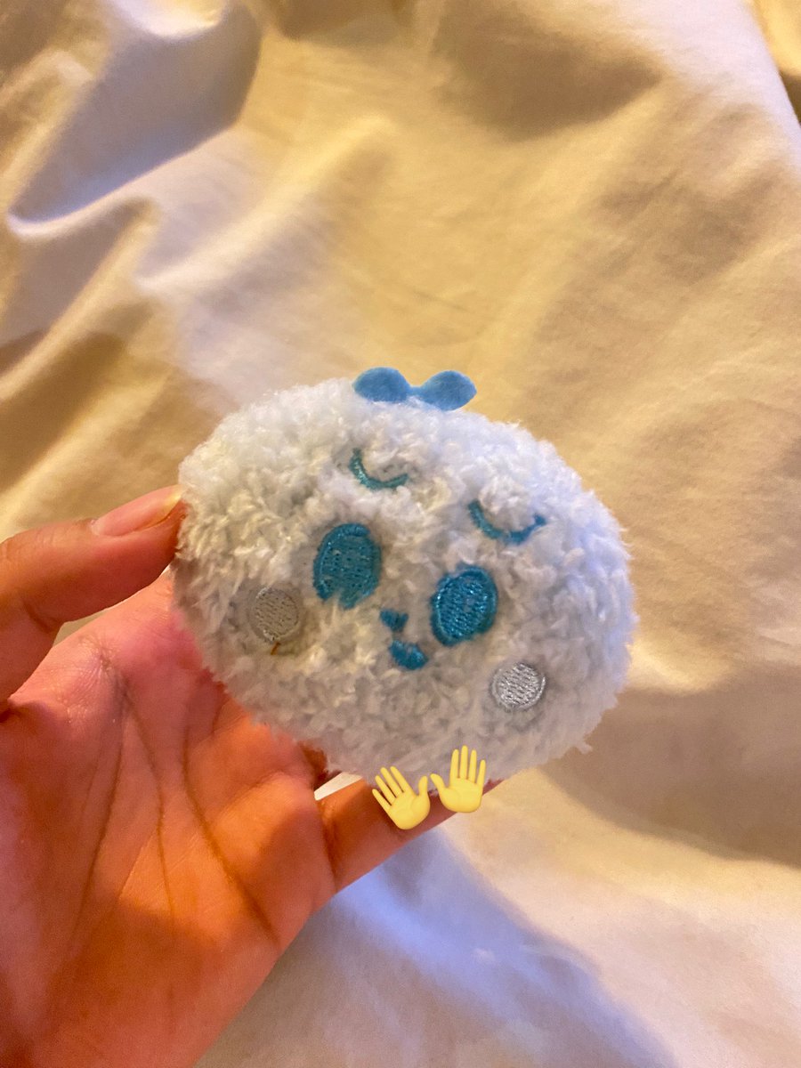 haloo guyss, kemarin aku nemu boneka ini jatuh, DAY 1 TDS 4 JAKARTA. di sekitar ZONA TIMUR depan GATE 326, dibagian antrian minum club. kalo ada yg merasa kehilangan bisa dm aku dengan proof bukti kepemilikan yaaa. boleh bantu share yaa guyss thankyouuu🩵