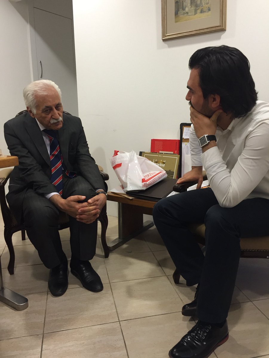 Yavuz Bülent Bakiler hocamızı kaybettik.
Sevenleri bir Fatihayı esirgemesin.