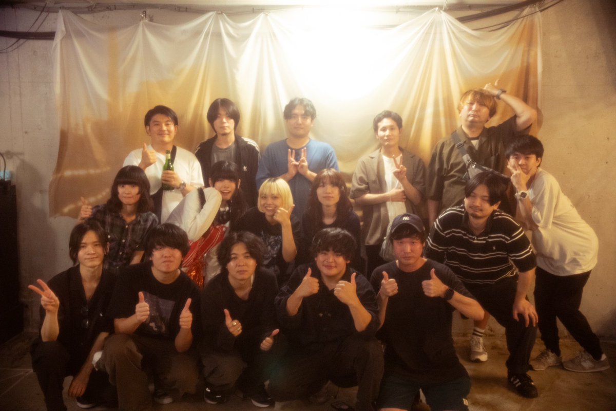 ー謝礼ー

明暮舎1st作品集「ゆうやけ道」記念公演にお越しの皆様ありがとうございました。
また会いましょう。

明暮舎
せだい
マイアミパーティ
mukeikaku

1.明け暮れ
2.tote
3.senobi
4.揺れる春
5.ベランダ
6.yuyakemichi
en)眠れる君へ
_____
明暮舎

写真:田中瑶実 <a href="/tanaka_tamami_/">たなか　たまみ</a>