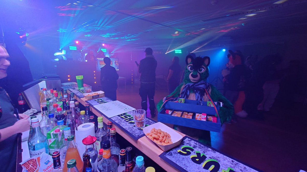 🎉 SFJ Silvesterparty 2026 🥳
29.12.25 – 01.01.26 | JH Dessau

All Inclusive: Spaß, Musik, Pool-Action, Essen, Drinks &amp; Übernachtung! 🎊
Registrierung ab 05.10.25, 20:00 Uhr:
➡️ sachsenfurs.de/de/sfj

Feiert mit uns ins neue Jahr! ✨