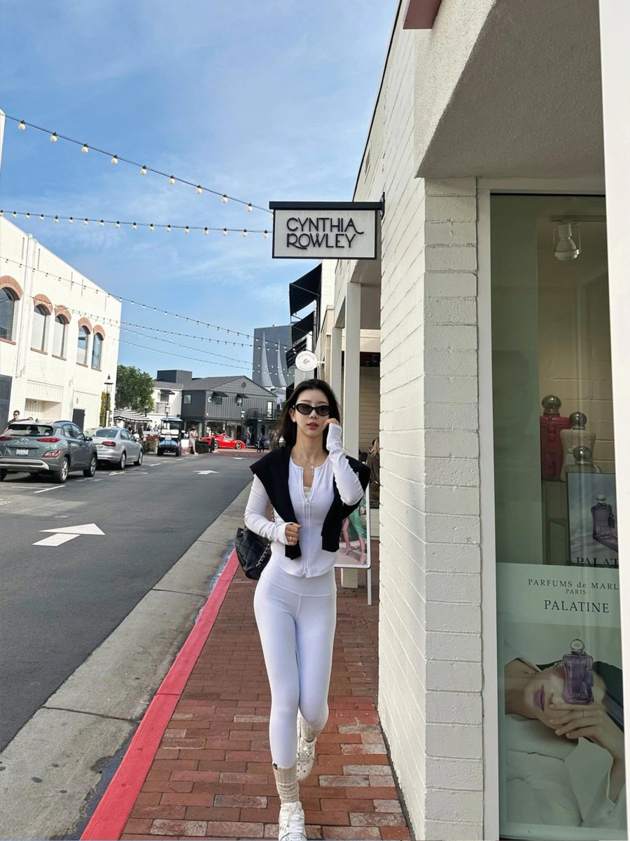 Ramkish30143019's tweet photo. ✨ Sometimes all you need is a fresh walk in the city to feel alive! #OOTD #StreetStyle #GoodVibesOnly https://t.co/tGboH7xErg