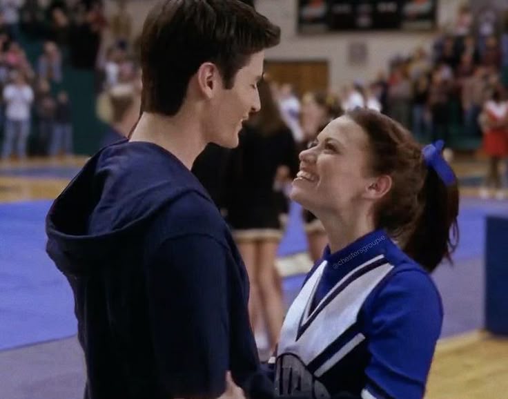 haleysgirlf's tweet photo. "they fade to nothin' when I look at him" https://t.co/CclIRl900T