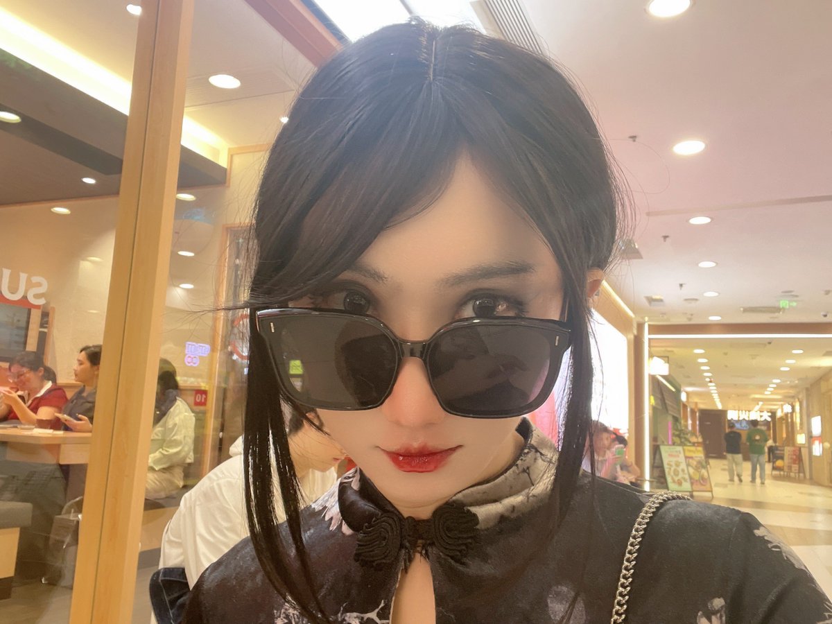 我草我穿未亡人旗袍去吃饭结果被粉丝认出来了，P2：why baby why？