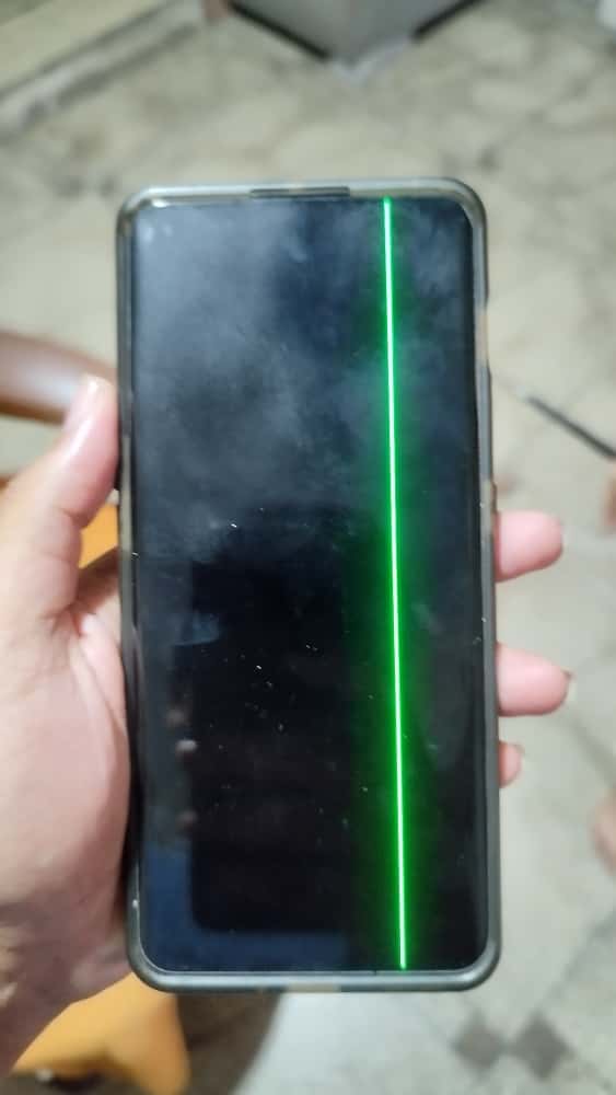 krishnapvt9's tweet image. Hey @OnePlus_IN @OnePlus_Support, my OnePlus 11 just got hit with the infamous green line issue 😡. This isn’t what we expect from a flagship device! Instead of just replacing screens, how about addressing the root cause and taking real accountability? #oneplus11 #GreenLineIssue