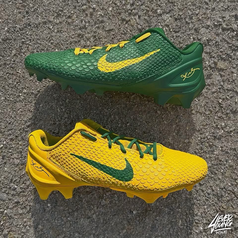 The custom Grinches with the inverted green &amp; gold color way for Green Bay Packer wide receiver, <a href="/MalikHeath2/">Ugly〽️an🤦🏾‍♂️</a> #GoPackGo