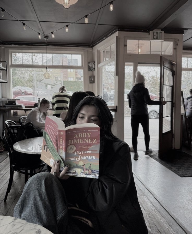 WHATDOLLG's tweet photo. 一 livros lidos em 2025; thread 

   "[…] os livros são uma maneira de se viver milhares de vidas diferentes..." https://t.co/C2xqrs5gEf