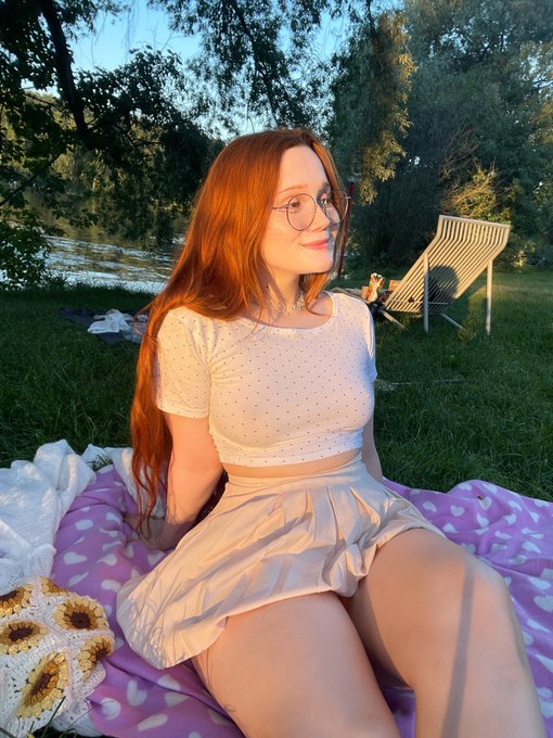 2 pic. Me on our first date 🤍🧺☺️ https://t.co/WGT0zCDVFp<a href="/tag/teentitans"class="tags"><span>#teentitans</span></a>