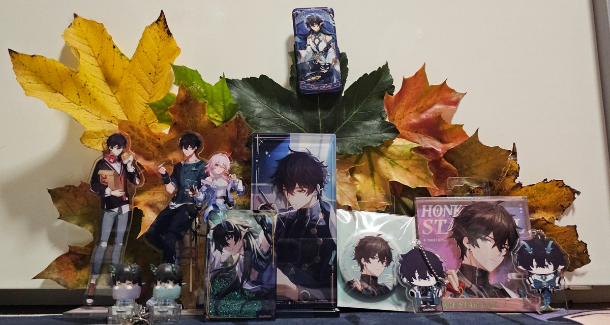 Phainons2Ahoges's tweet photo. #HSRHerbst #DanHeng 
Ich bin nach draußen gegangen um ein paar Ahornblätter zu sammeln. Ich habe mir müde gegeben.❤️ https://t.co/Bfee7OMTIA