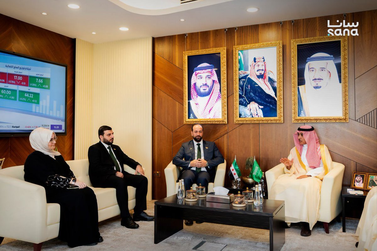 وزير الإعلام السوري حمزة المصطفى يبحث في الرياض مع وزير الإعلام السعودي سلمان بن يوسف الدوسري التحديات التي تواجه قطاع الإعلام في المنطقة، وسبل الاستفادة من التجربة السعودية لتطوير الإعلام السوري بعد سنوات من الإهمال في عهد النظام البائد.