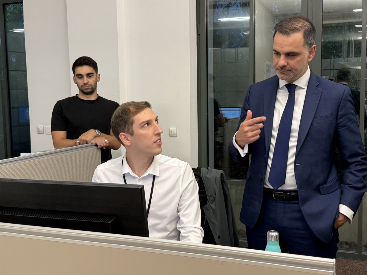 Urnes fermées pour le premier tour de l’élection législative partielle de la 5e circonscription des Français de l’Étranger.

Merci aux 200 agents du Ministère et aux volontaires mobilisés pour avoir permis le bon déroulement de ce scrutin !