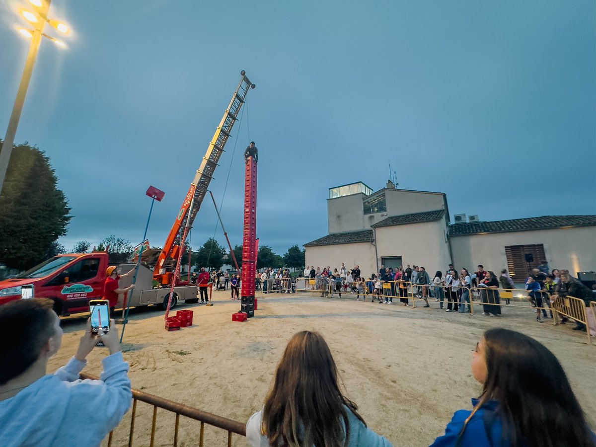 Gran tarda d’ @escalabirresairlandry 
Avui hem gaudit moltíssim amb aquesta activitat tan diferent i divertida. 
🏆 En la categoria d’adults, en Raúl Pinteño ha aconseguit el rècord, seguit de’n David Sànchez
🏆 En la categoria infantil, la Daniela Cruz s’ha endut la victòria.