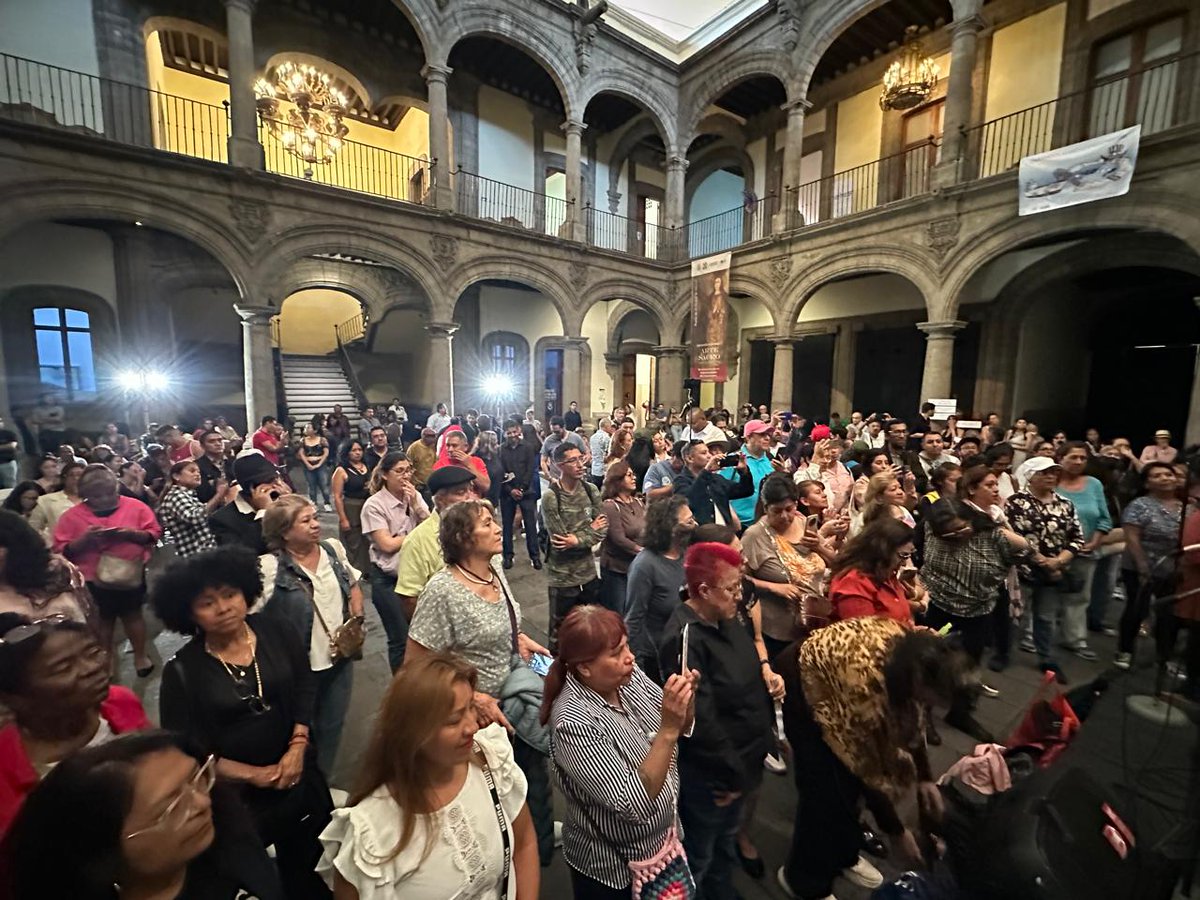 Museo de la Ciudad de México acogió la víspera concierto de artistas cubanos como parte de la campaña "Un barco de petróleo para Cuba" convocada por ACR "José Martí". Vibró la hermandad entre nuestros pueblos cuando los presentes corearon, Cuba Si, Bloqueo No #TumbaElBloqueo