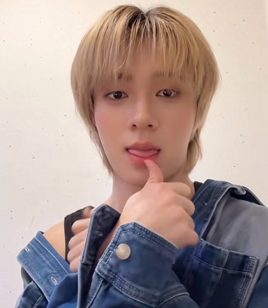 Zee Are you trying to seduce your Cat

🤭🫠🔥

#ZeeNuNew #ZeePruk #NuNew