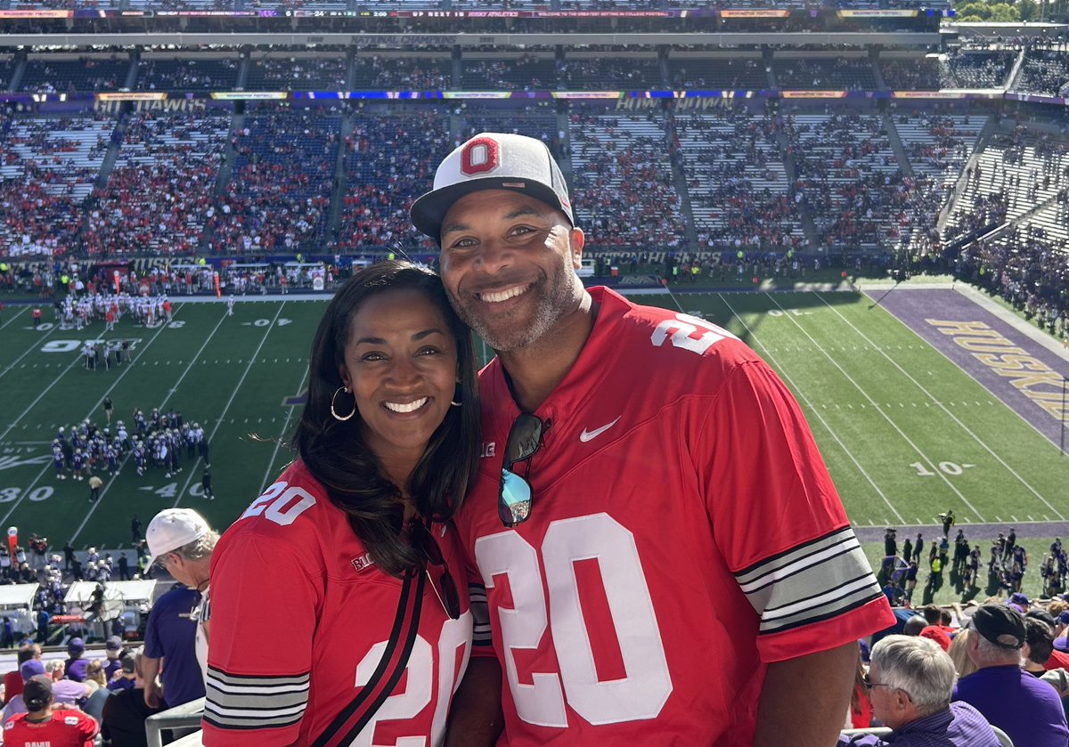 PettijohnJuliet's tweet image. Seattle has been such a beautiful experience! The views, the air, and the game day atmosphere were unforgettable. Go Buckeyes! 🏈❤️🤍 #GoBucks #GameDayVibes #SeattleViews #BuckeyeNation