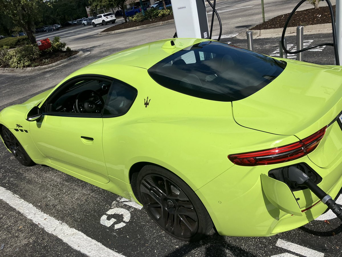 Zabbzi's tweet photo. @itskyleconner they exist! Spotted a Maserati GranTurismo Folgore in the wild here in Tampa Florida. https://t.co/b4f04Es5Mz
