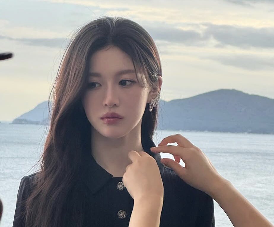 she knows exactly what she's doing posting these pics