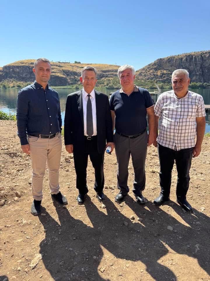 Bugün Erdemoğlu Holding Yön. Kur. Bşk. Sn. Ali ERDEMOĞLU ile tanışma ve hoş sohbetlerinden istifade etme fırsatı bulduk. Mütevazı ve samimi duruşları bizleri ziyadesiyle memnun etti